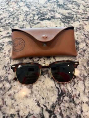 Ray-Ban Clubmaster Sunglasses - Tortoiseshell Brown & Gold with Black Lenses